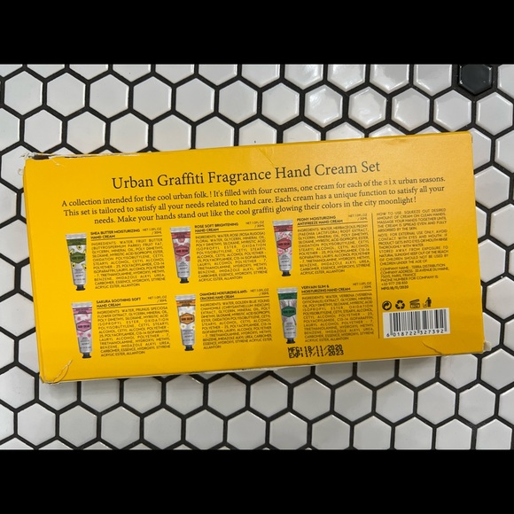 NIB aliver hand cream Set - Picture 2 of 2